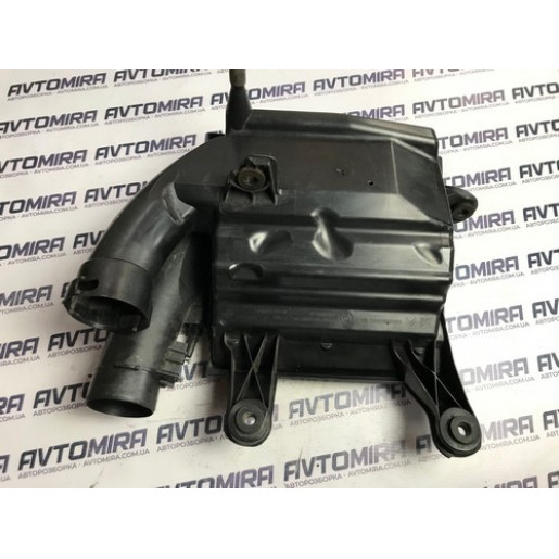 Корпус воздушного фильтра Peugeot 308 1.6BlueHDI 2013-2021 9806561080